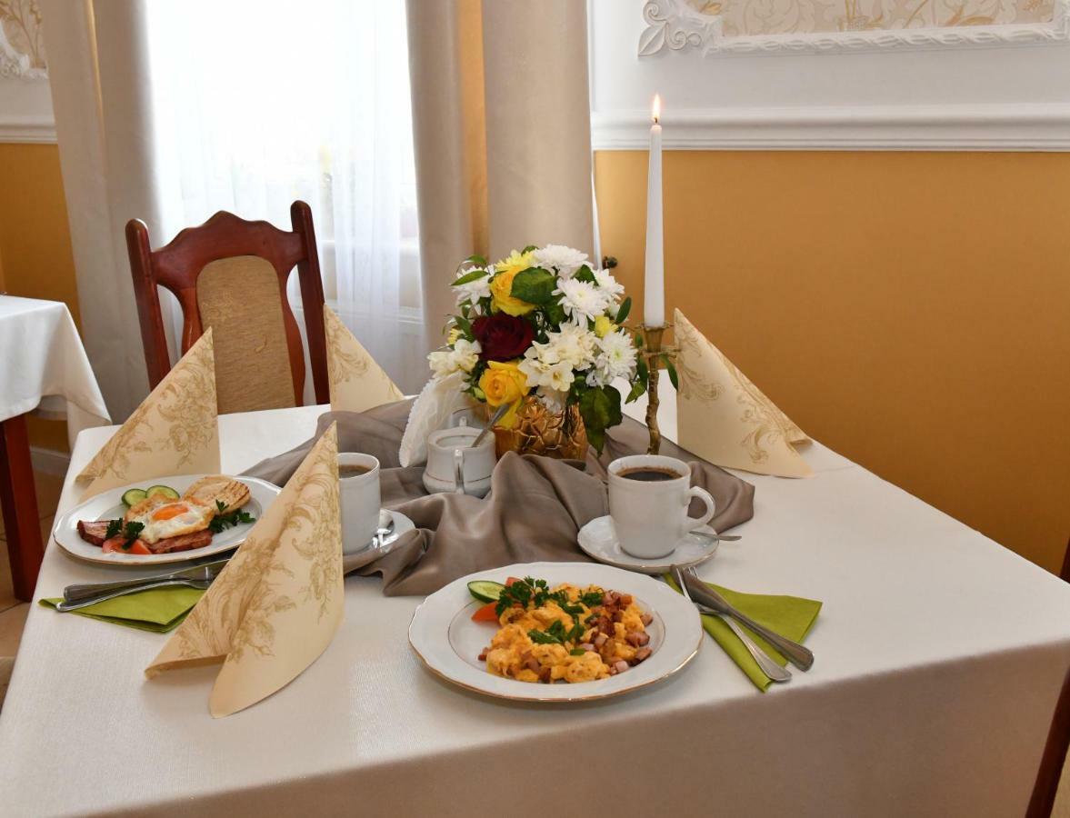 Arkadia Radziejow Bed & Breakfast Екстериор снимка